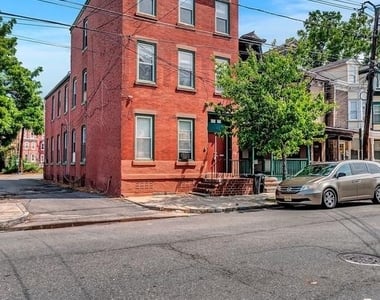 442 W Hanover Street - Photo Thumbnail 1
