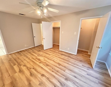 2215 Post Rd - Photo Thumbnail 9