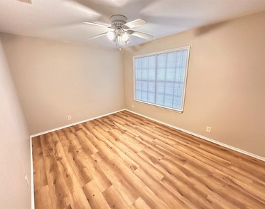 2215 Post Rd - Photo Thumbnail 13