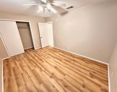 2215 Post Rd - Photo Thumbnail 14