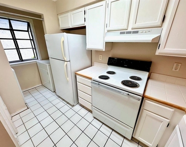 2215 Post Rd - Photo Thumbnail 6