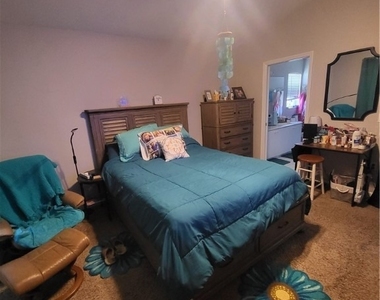 6655 Huntington Lakes Circle - Photo Thumbnail 10