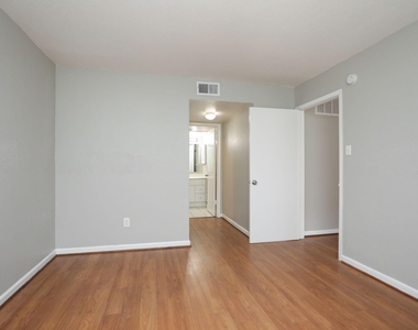 2100 Wilcrest Drive - Photo Thumbnail 25
