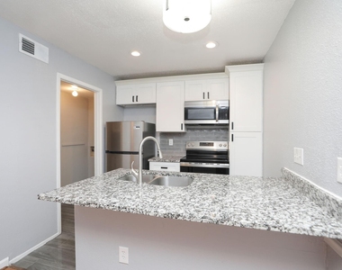 2100 Wilcrest Drive - Photo Thumbnail 10