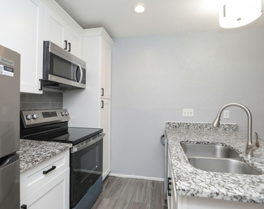 2100 Wilcrest Drive - Photo Thumbnail 12