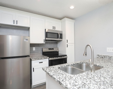 2100 Wilcrest Drive - Photo Thumbnail 11