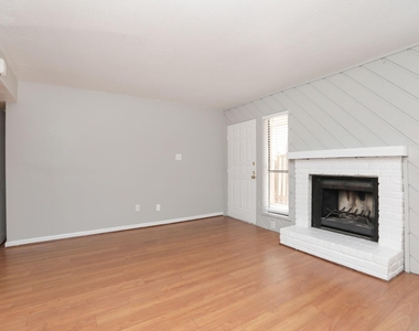 2100 Wilcrest Drive - Photo Thumbnail 5