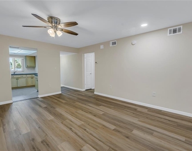 3500 Lake Bayshore Drive - Photo Thumbnail 15