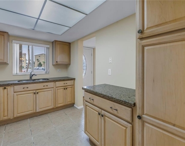 3500 Lake Bayshore Drive - Photo Thumbnail 9