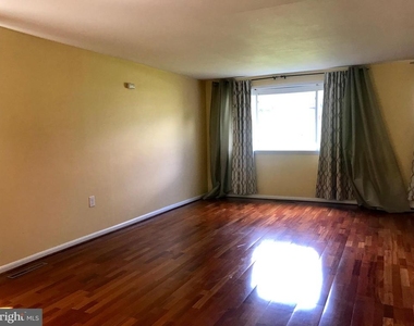31 Belmore Road - Photo Thumbnail 12