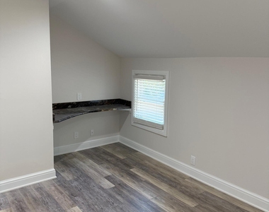 627 N River - Photo Thumbnail 8