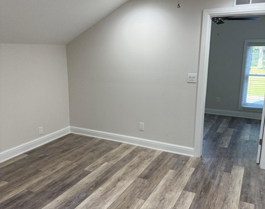 627 N River - Photo Thumbnail 7