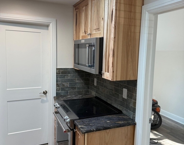 627 N River - Photo Thumbnail 10