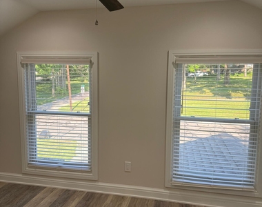 627 N River - Photo Thumbnail 4