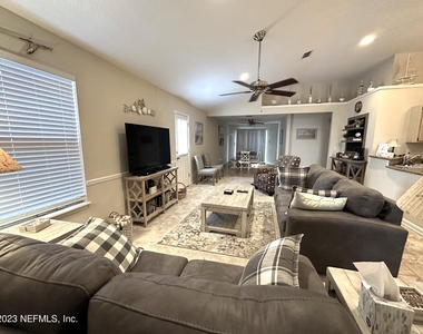 1624 Roberts Drive - Photo Thumbnail 4