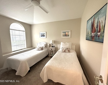1624 Roberts Drive - Photo Thumbnail 5