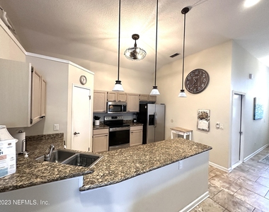 1624 Roberts Drive - Photo Thumbnail 2
