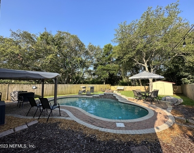 1624 Roberts Drive - Photo Thumbnail 15