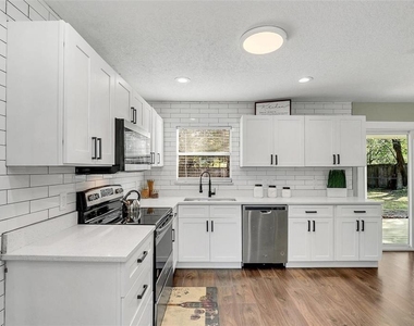 10420 Groton Street - Photo Thumbnail 3