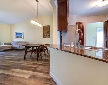 600 Carriage House Lane - Photo Thumbnail 4