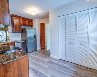 600 Carriage House Lane - Photo Thumbnail 6