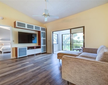 600 Carriage House Lane - Photo Thumbnail 2