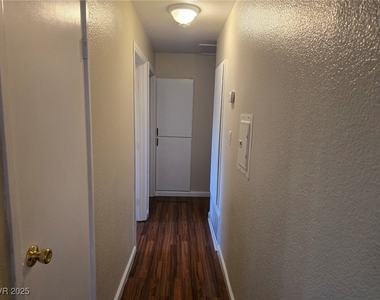 1724 Breckenwood Court - Photo Thumbnail 12