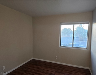 1724 Breckenwood Court - Photo Thumbnail 10