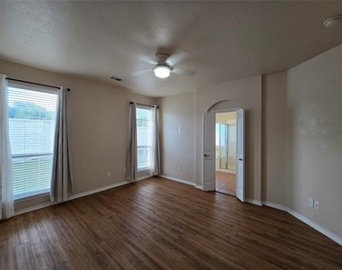 624 Caravan Drive - Photo Thumbnail 11