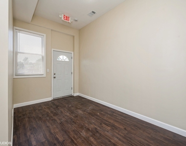 5026 W Madison Street - Photo Thumbnail 4