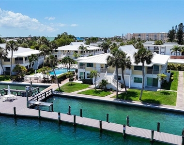 999 Inlet Circle - Photo Thumbnail 3