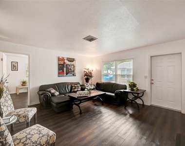 618 S Osprey Avenue - Photo Thumbnail 3