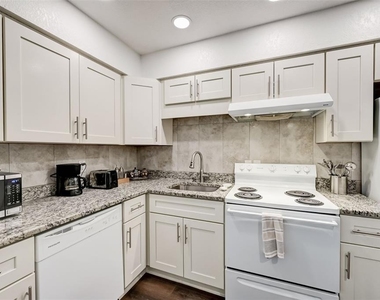 618 S Osprey Avenue - Photo Thumbnail 9