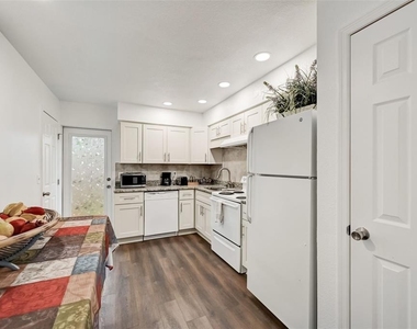 618 S Osprey Avenue - Photo Thumbnail 6