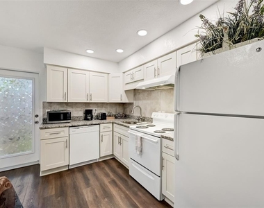 618 S Osprey Avenue - Photo Thumbnail 10