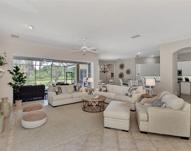 383 Cedarbrook Court - Photo Thumbnail 7