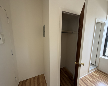 E 14th St - Photo Thumbnail 5