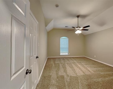 8205 Hartford Drive - Photo Thumbnail 11