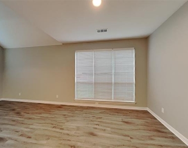 8205 Hartford Drive - Photo Thumbnail 3