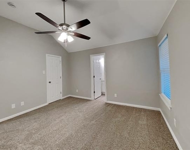 8205 Hartford Drive - Photo Thumbnail 14