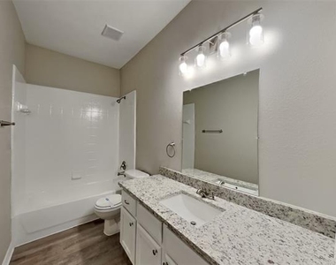 8205 Hartford Drive - Photo Thumbnail 15