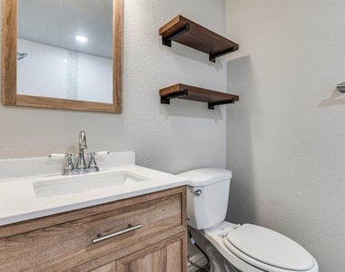 834 Apple Valley - Photo Thumbnail 10