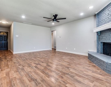 834 Apple Valley - Photo Thumbnail 2