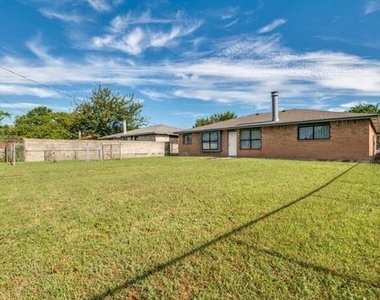 834 Apple Valley - Photo Thumbnail 14