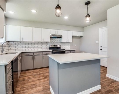 834 Apple Valley - Photo Thumbnail 5