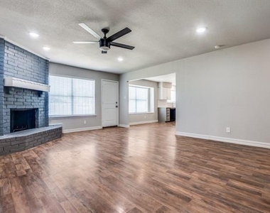 834 Apple Valley - Photo Thumbnail 3
