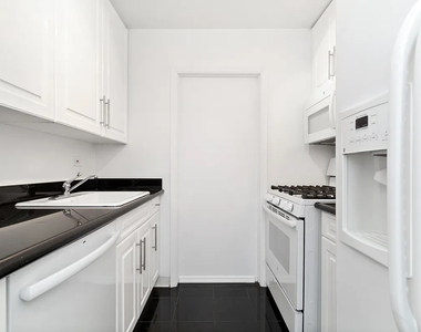 400 East 71st Street - Photo Thumbnail 7