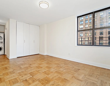 400 East 71st Street - Photo Thumbnail 1