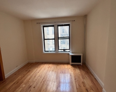 West 204th Street - Photo Thumbnail 5