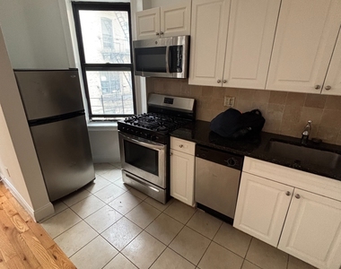 West 204th Street - Photo Thumbnail 3